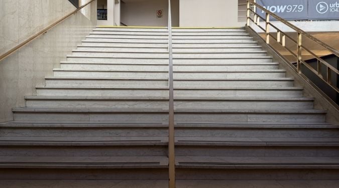 Escalera al primer piso