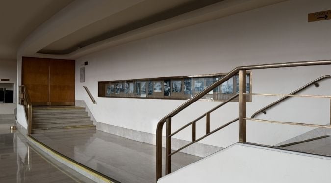 Escaleras al sector Super Pullman